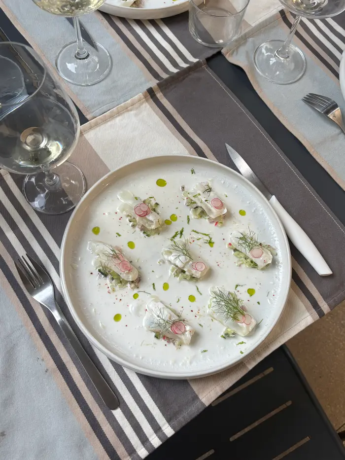 Ceviche de cabillaud, coco–citron vert, concombre & fenouil